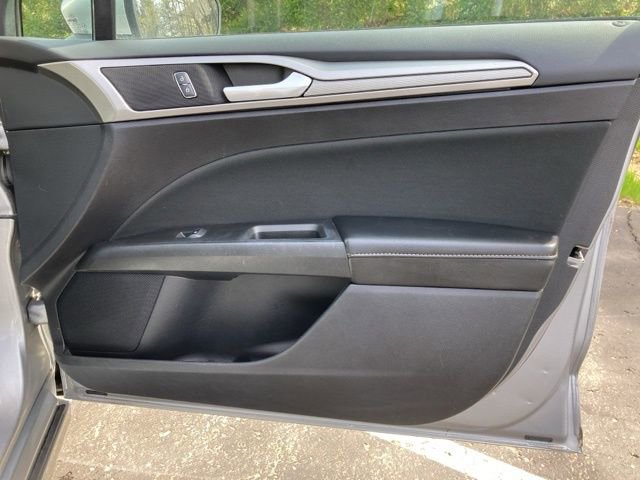 Used 2020 Ford Fusion SE FWD image 28