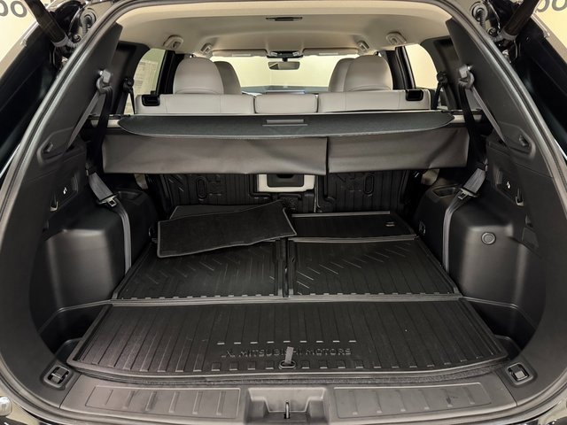 New 2025 Mitsubishi Outlander SE image 24