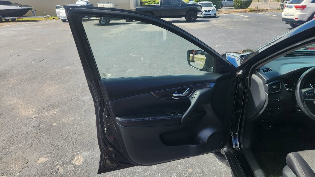 Used 2019 Nissan Rogue S w/ Special Edition Package FWD image 10