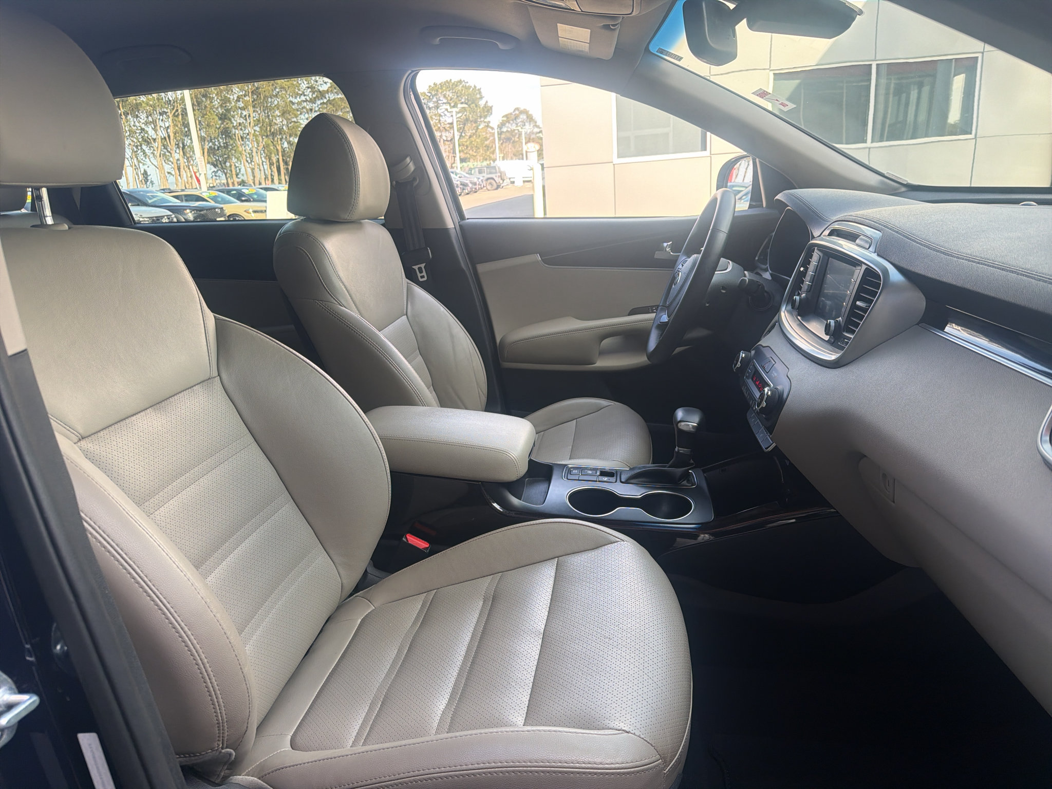Used 2019 Kia Sorento EX AWD/4WD image 17