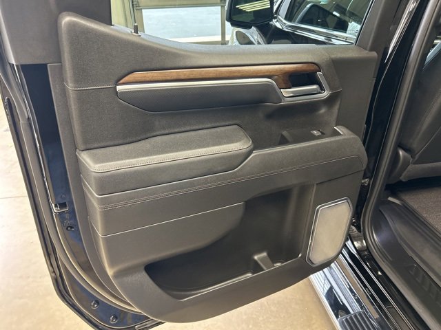 Used 2025 Chevrolet Silverado 1500 High Country w/ Technology Package image 32