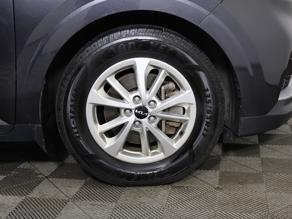 Used 2023 Kia Carnival LX FWD image 21
