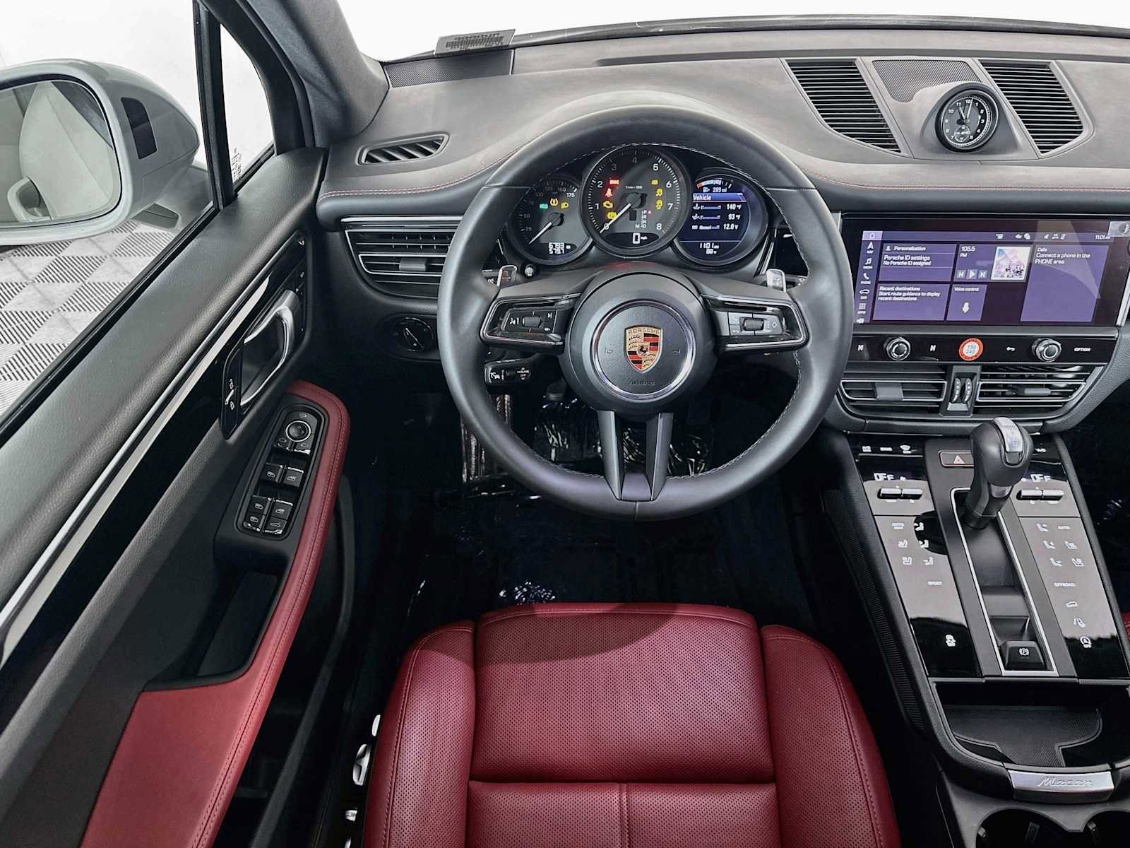 Certified 2026 Porsche Macan AWD/4WD image 24