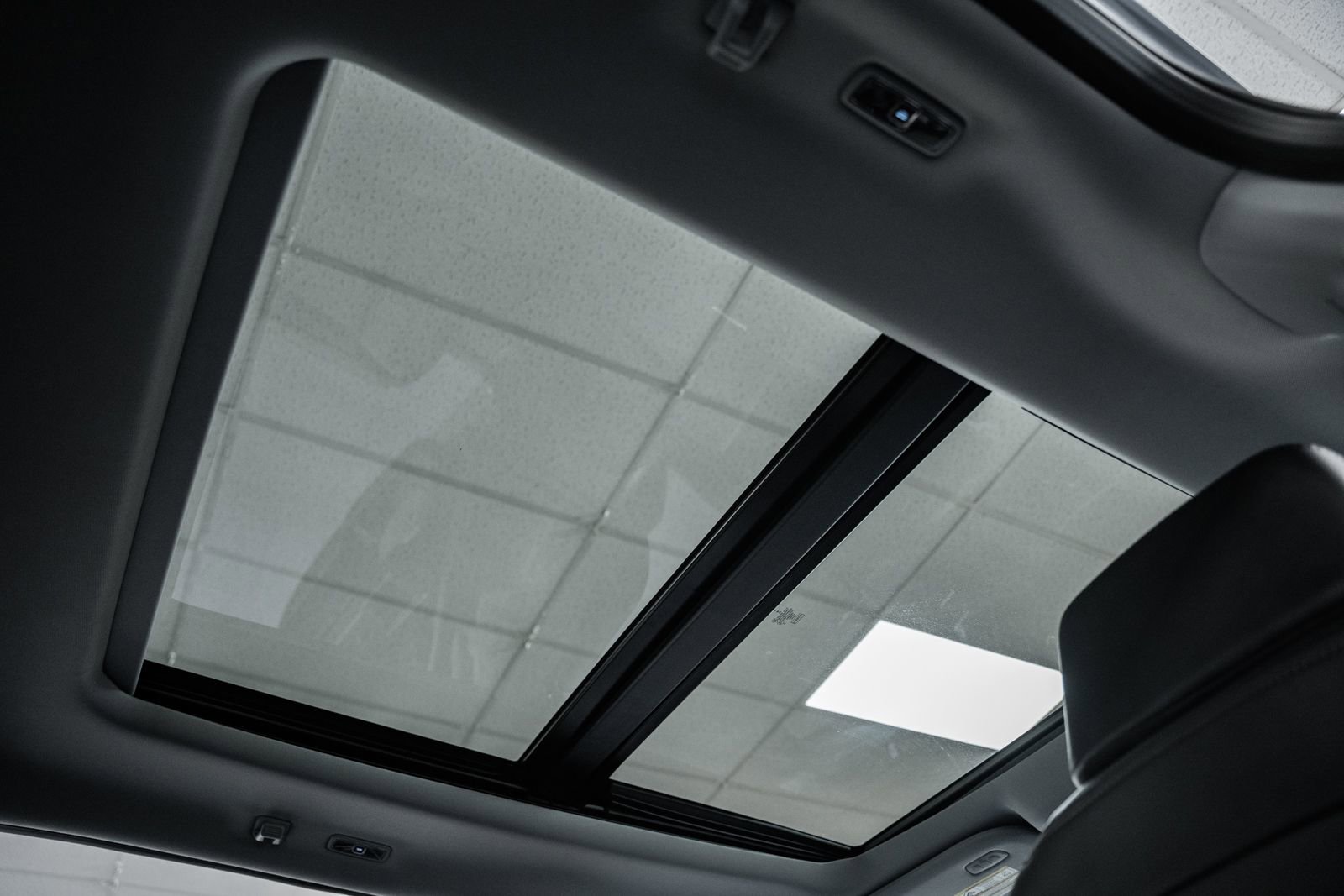 Used 2025 Ford F250 Lariat w/ Black Appearance Package image 39