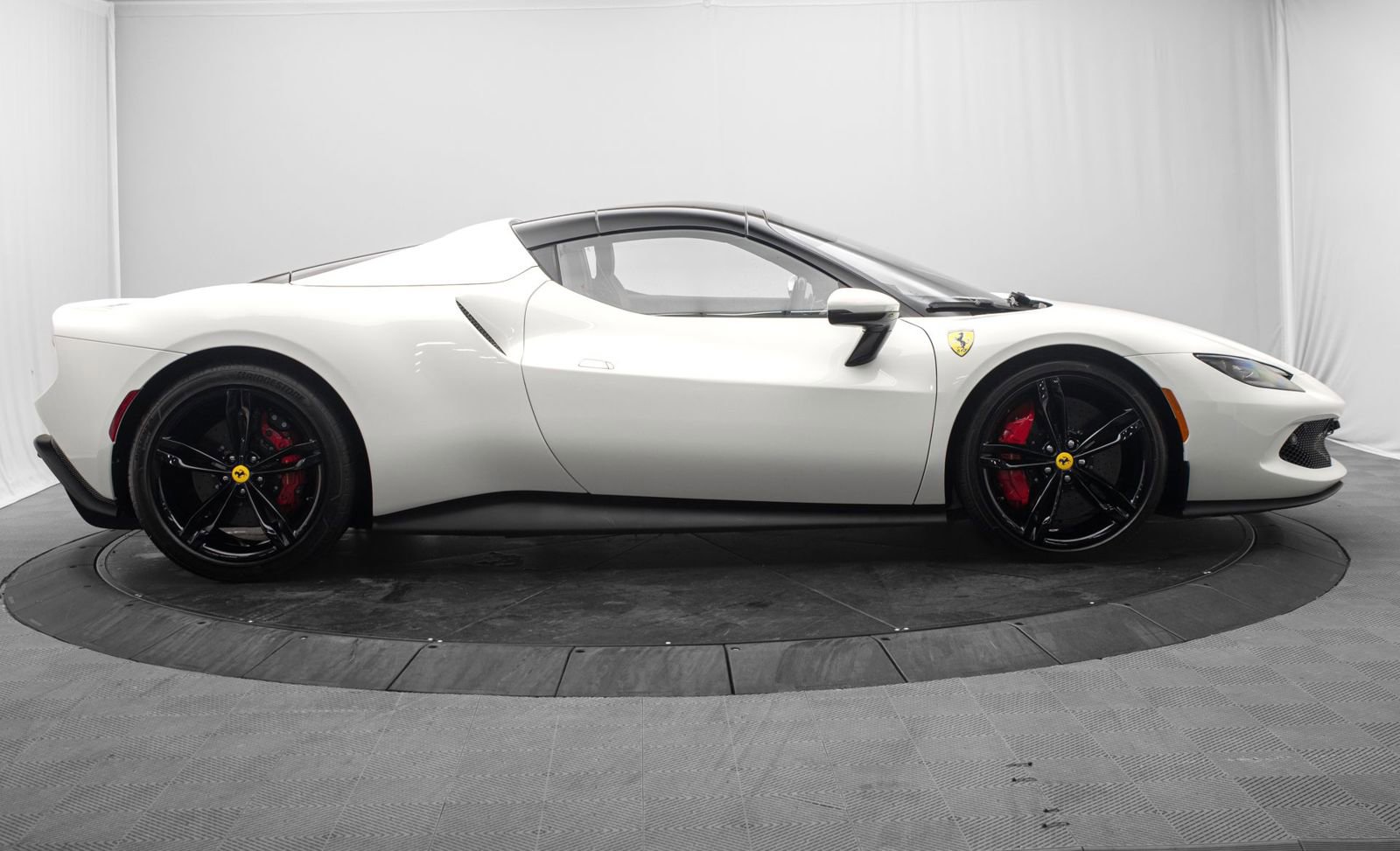Used 2025 Ferrari 296 GTS RWD image 10