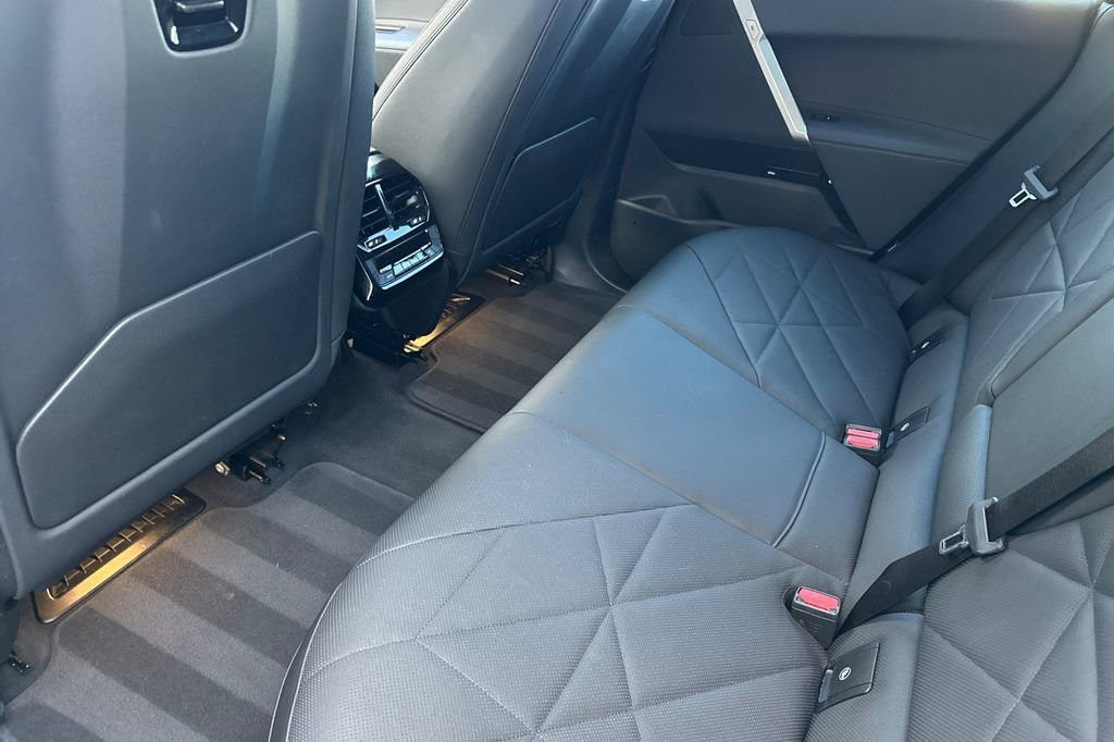 Used 2023 BMW iX xDrive50 image 12