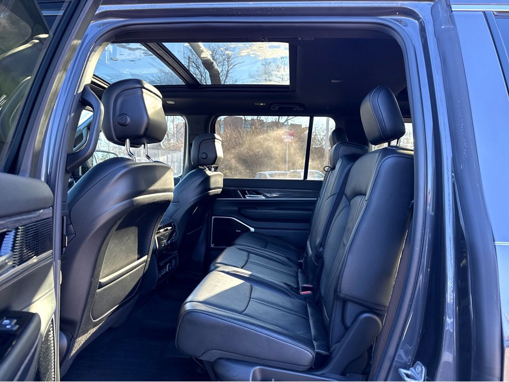 Used 2022 Jeep Wagoneer Series III w/ Premium Group I image 11