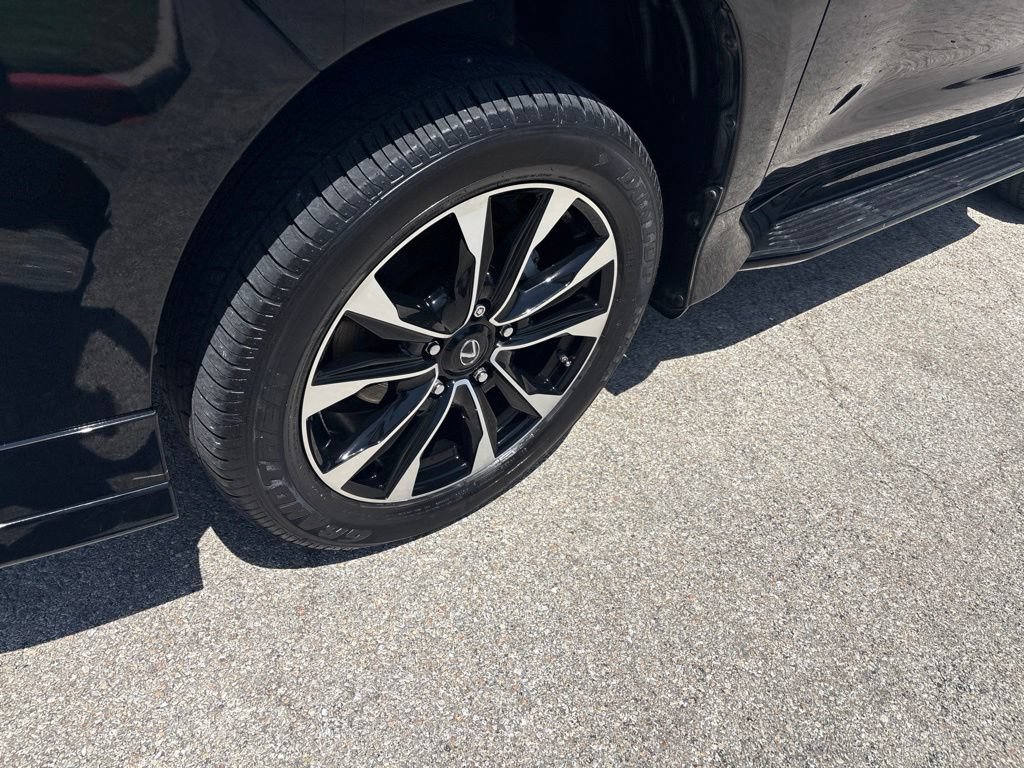 Used 2021 Lexus LX 570 4WD w/ Sport Package image 9