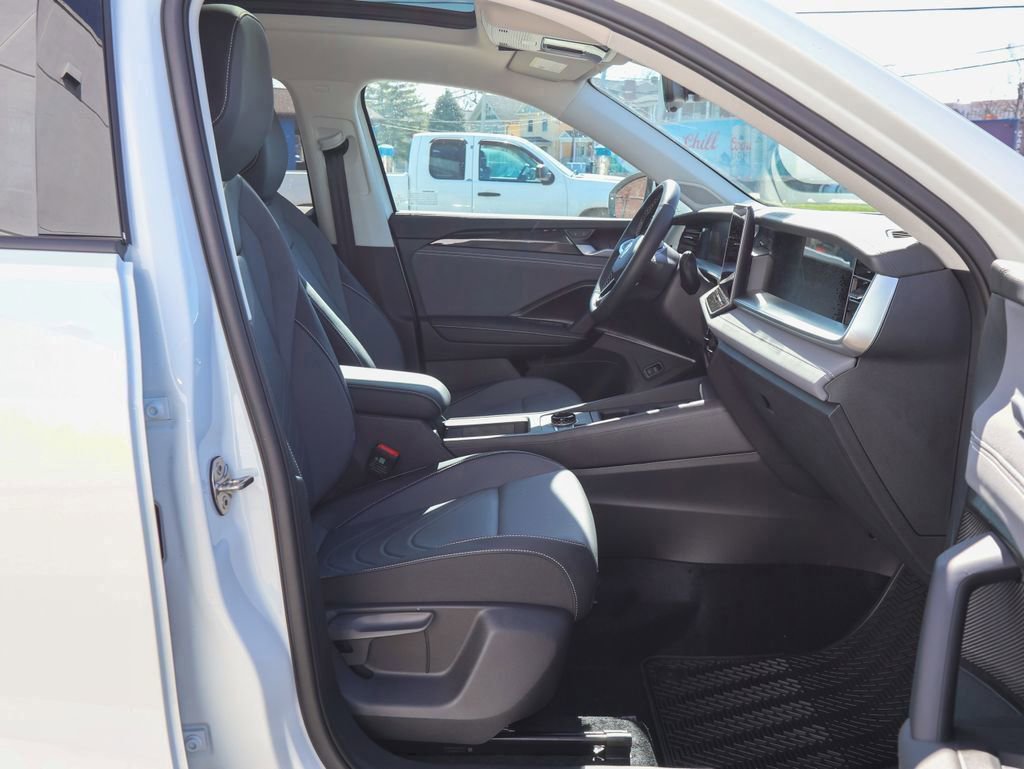 New 2026 Volkswagen Tiguan SE image 30