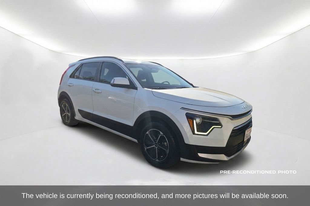 Used 2023 Kia Niro EX FWD image 3