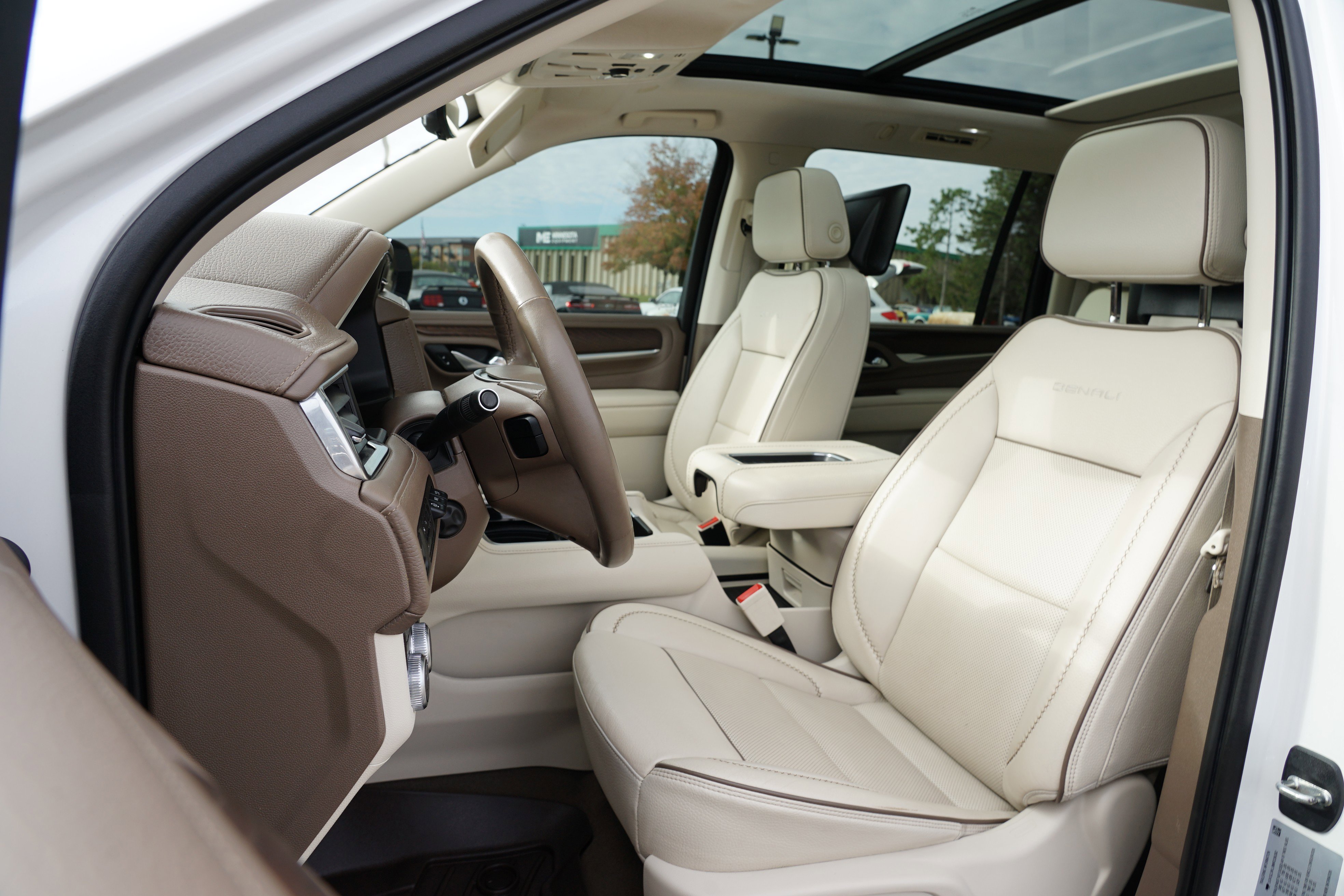 Used 2021 GMC Yukon XL Denali w/ Denali Ultimate Package image 12