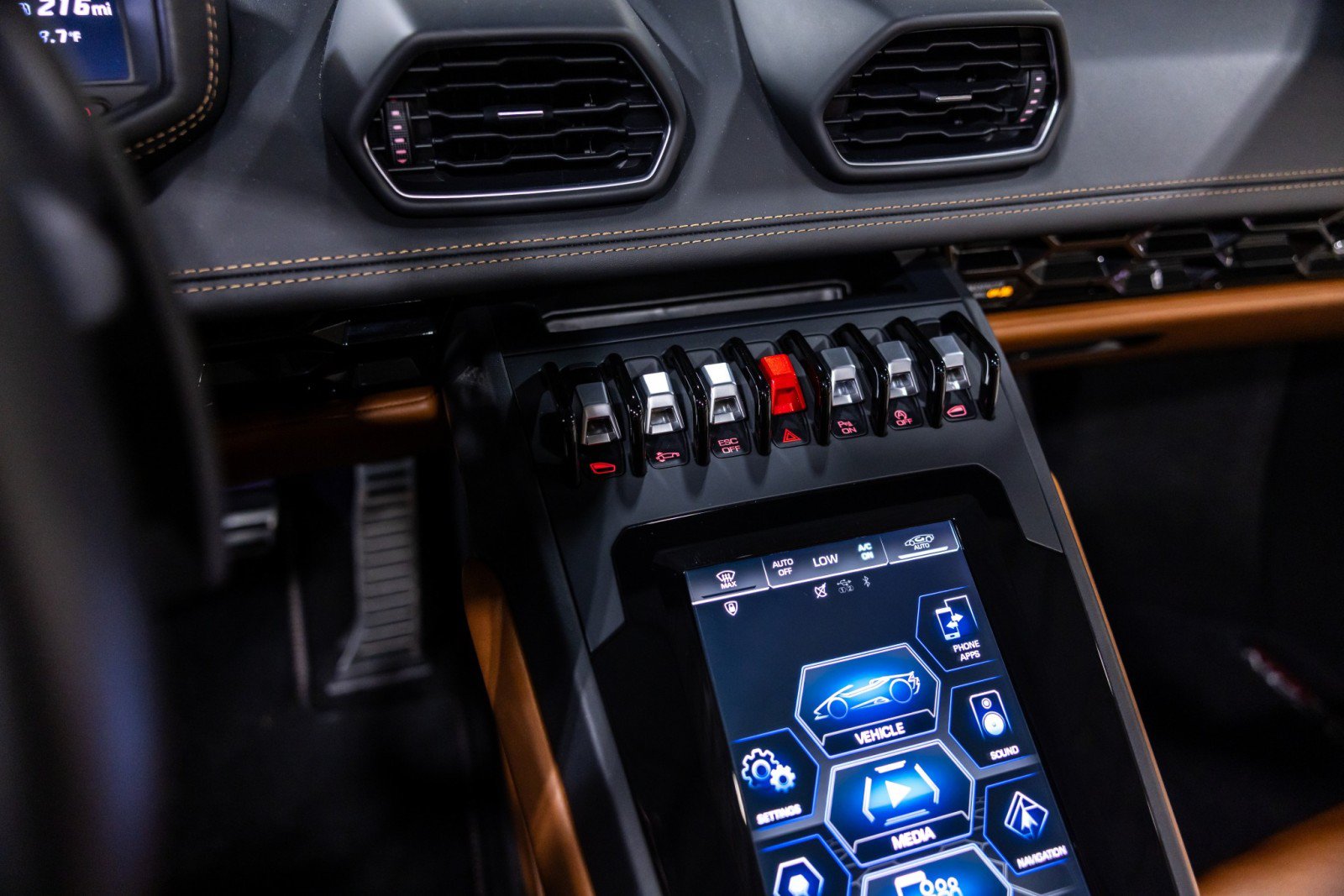 Used 2023 Lamborghini Huracan EVO AWD/4WD image 45