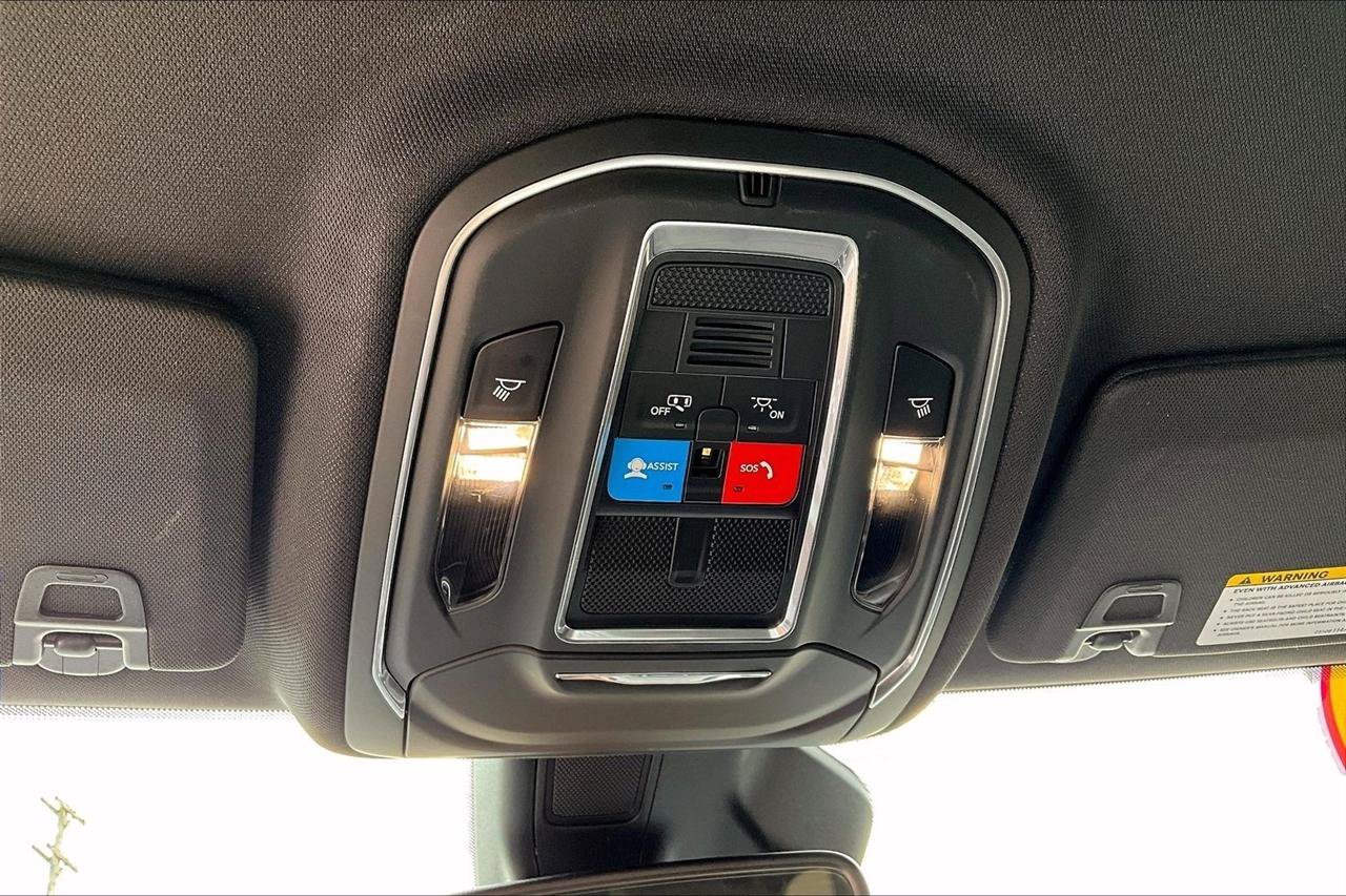 Used 2024 Jeep Grand Cherokee Laredo AWD/4WD image 16