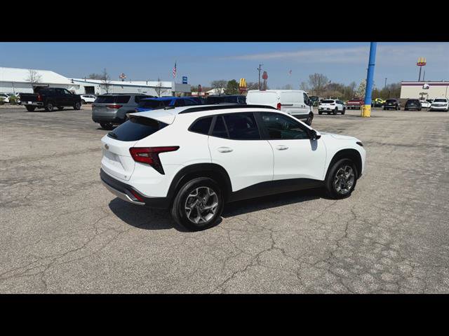 Used 2024 Chevrolet Trax LT w/ Driver Confidence Package FWD image 35