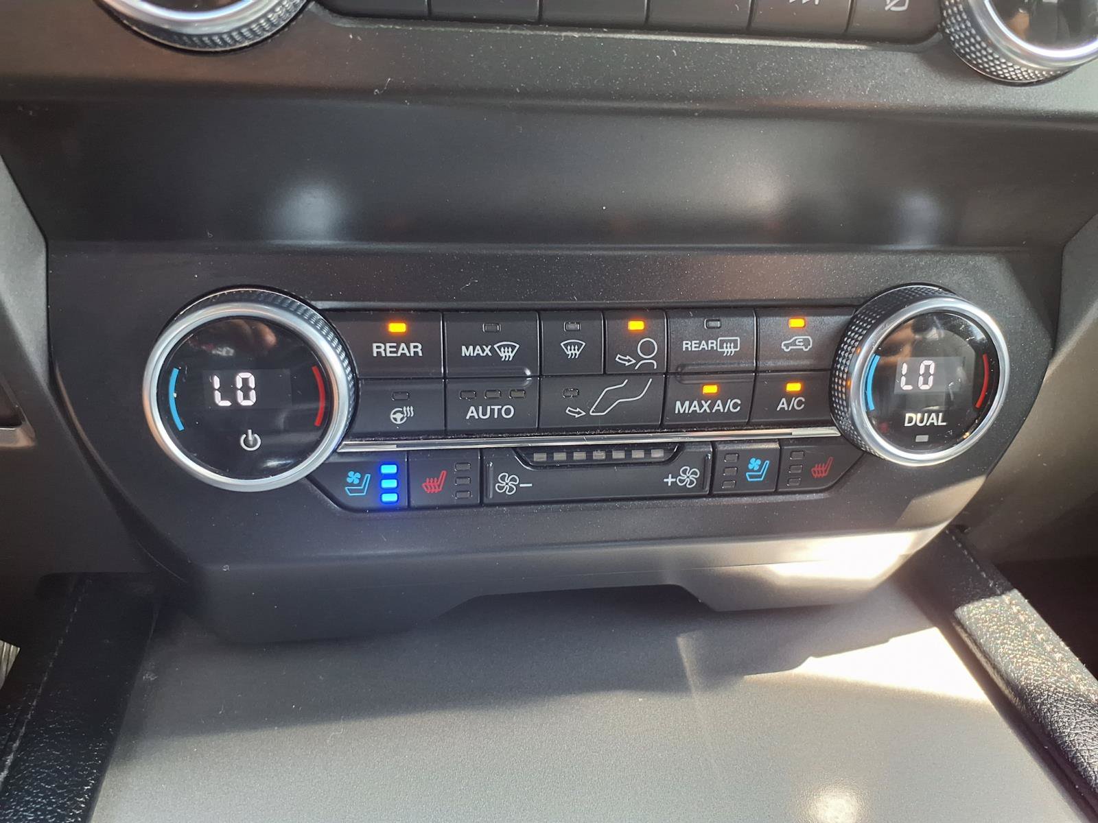 Used 2019 Ford Expedition Max XLT w/ Equipment Group 202A RWD image 9