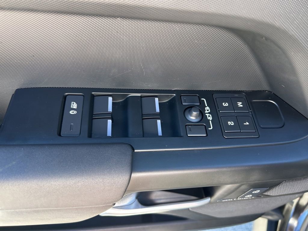 Used 2025 Land Rover Defender 110 S image 18