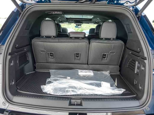 New 2027 Chevrolet Traverse RS w/ LPO, Floor Liner Package AWD/4WD image 8