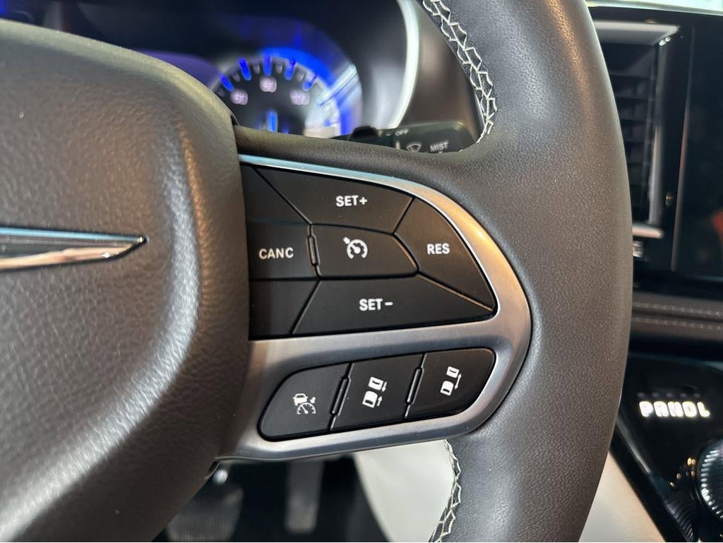 Used 2024 Chrysler Pacifica Touring-L AWD/4WD image 20