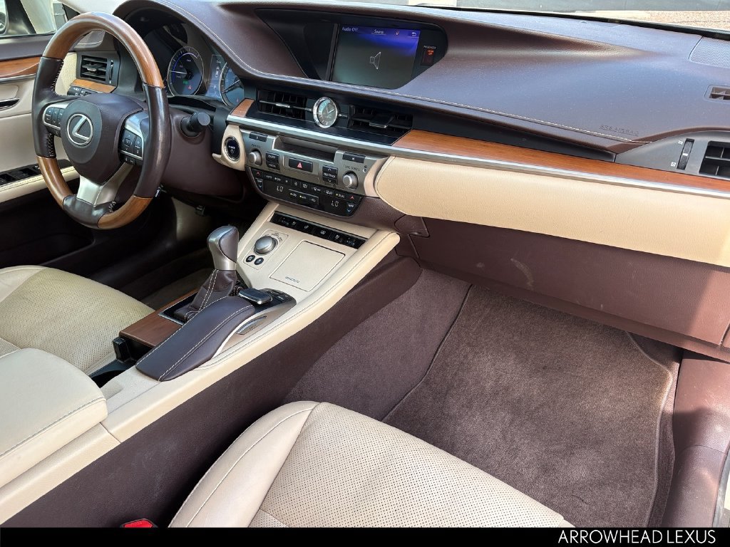 Used 2018 Lexus ES 300h w/ Luxury Package FWD image 10