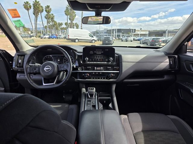 Used 2024 Nissan Pathfinder SV image 16