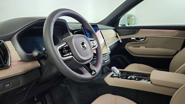 Used 2026 Volvo XC90 B6 Plus w/ Protection Package AWD/4WD image 12