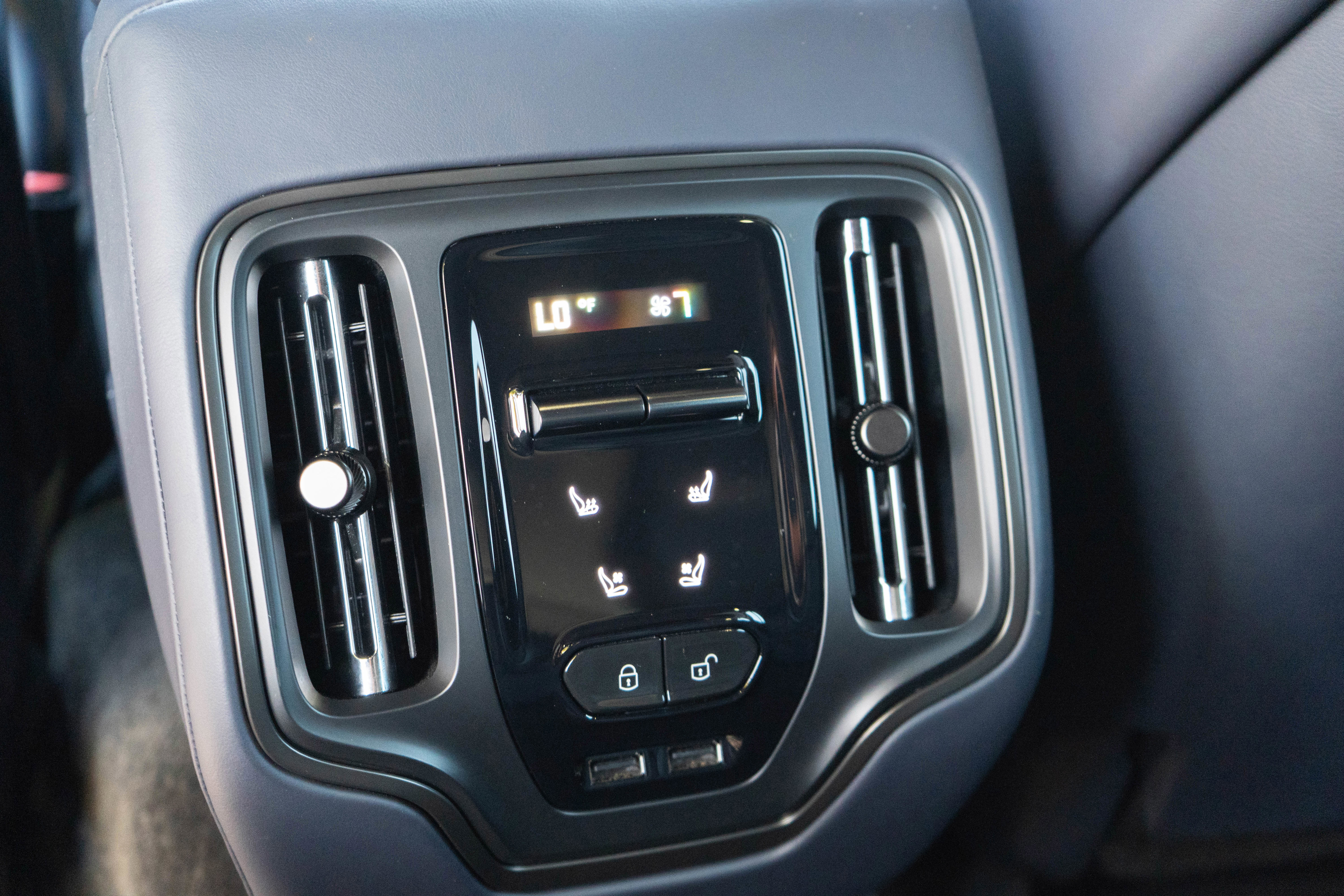 Used 2025 Aston Martin DBX 707 image 34