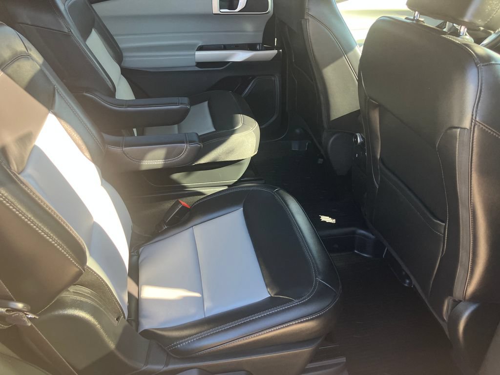 Used 2024 Ford Explorer XLT w/ Equipment Group 202A AWD/4WD image 17