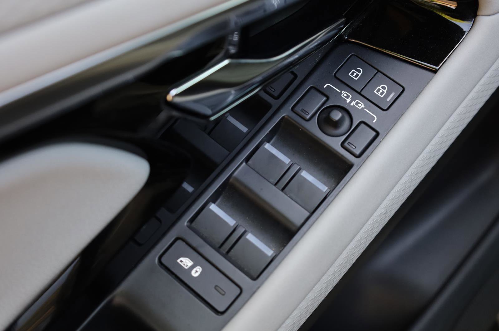 Used 2023 Land Rover Range Rover Evoque R-Dynamic S AWD/4WD image 39