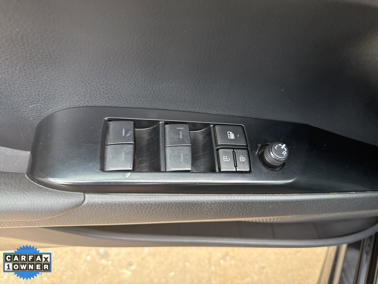 Used 2025 Toyota Camry SE image 13