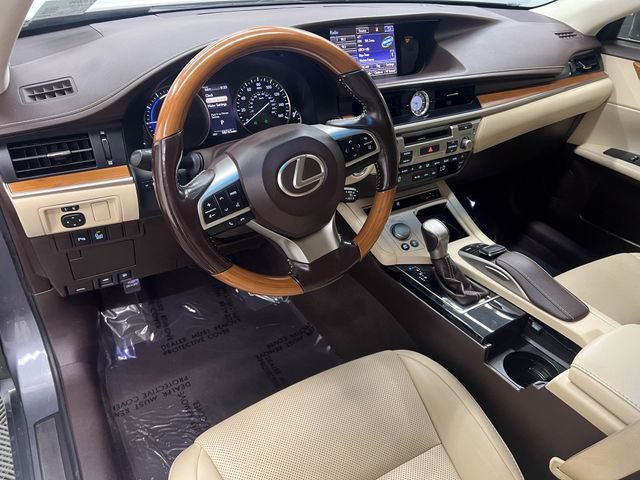 Used 2016 Lexus ES 300h w/ Navigation System Package FWD image 16