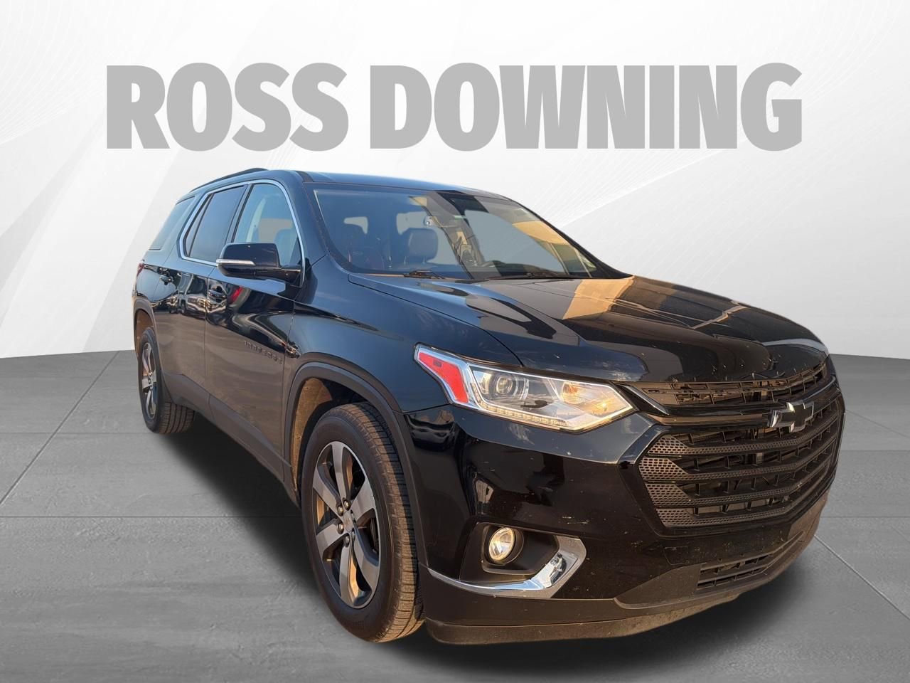 Used 2019 Chevrolet Traverse LT w/ LT Premium Package FWD image 3