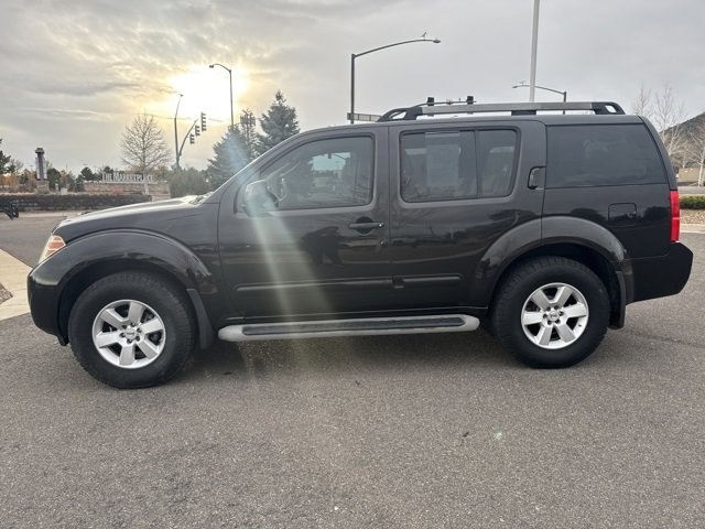 Used 2011 Nissan Pathfinder SV image 3