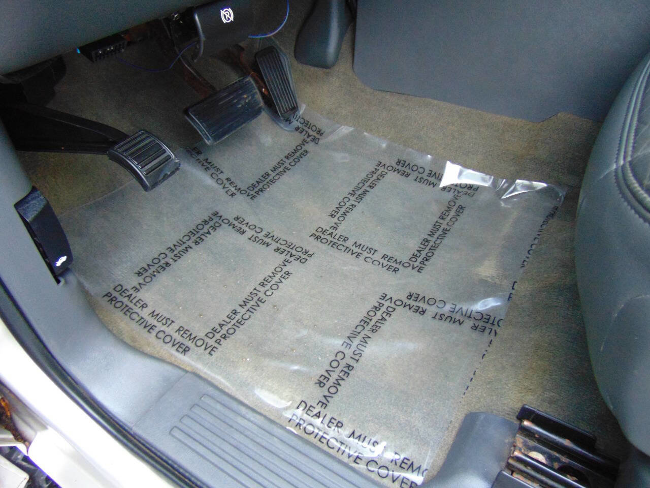 Used 2004 Chevrolet Silverado 2500 LT w/ Heavy-Duty Power Package image 6