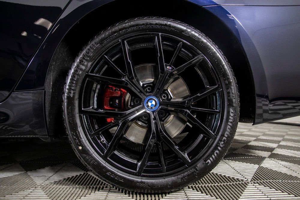 Used 2023 BMW 530e w/ M Sport Package image 43