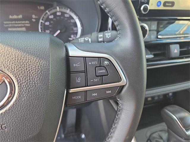 Used 2024 Toyota Highlander LE image 20