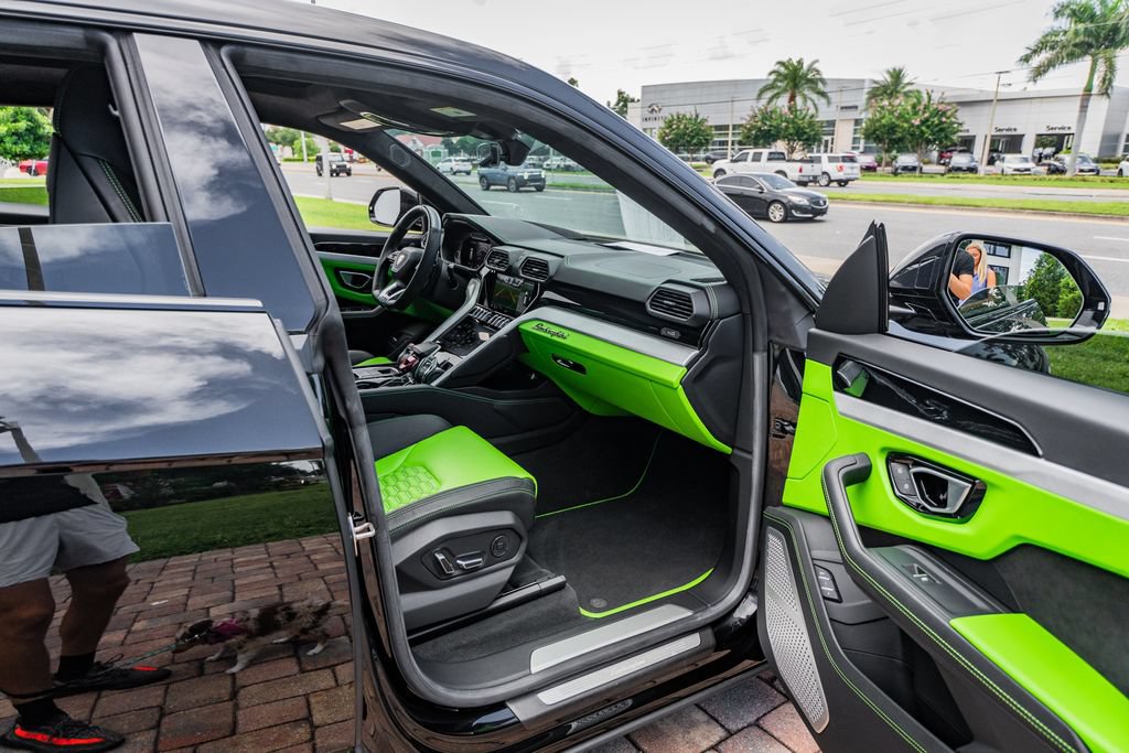 Used 2021 Lamborghini Urus AWD/4WD image 34
