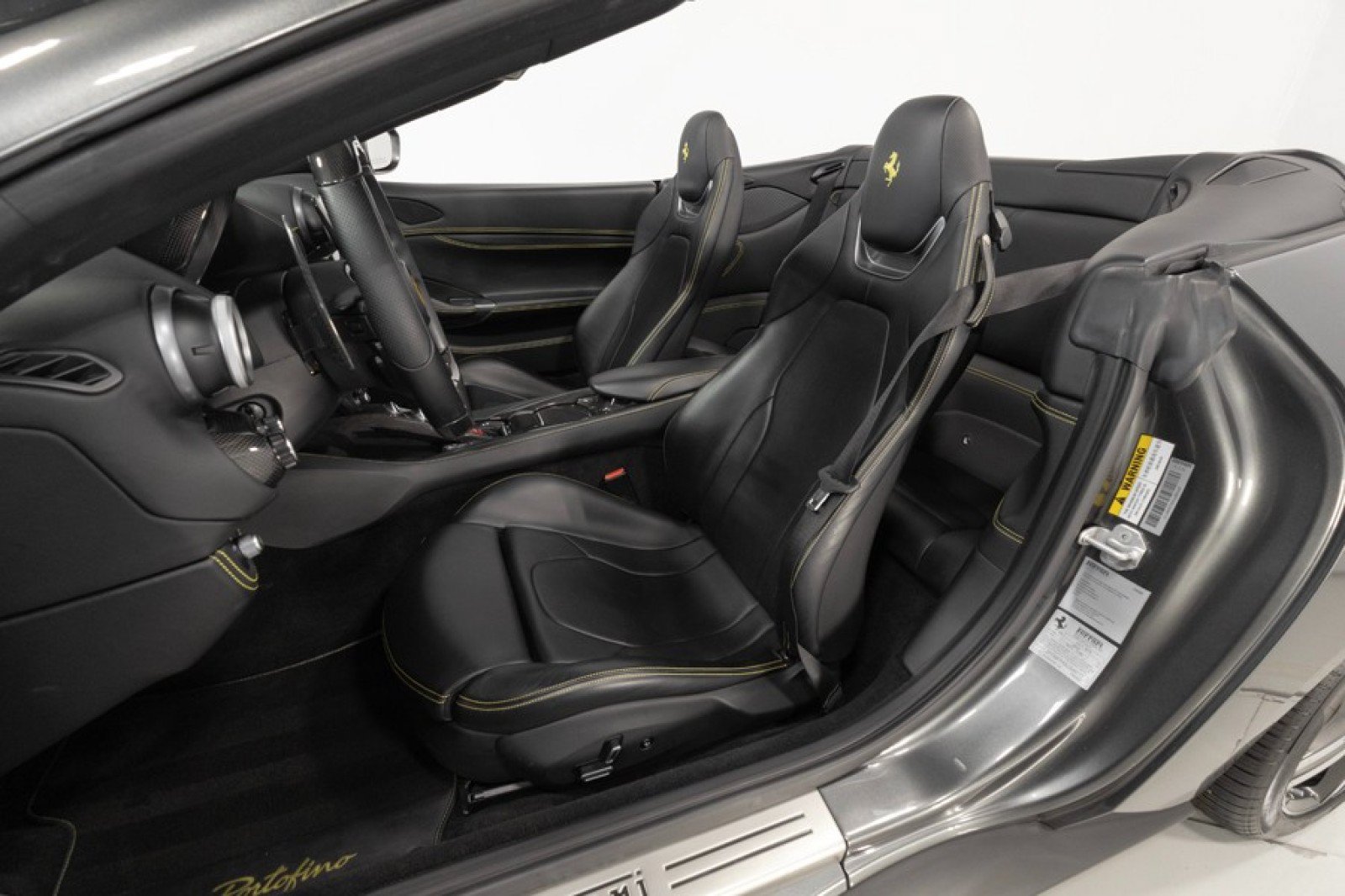 Used 2020 Ferrari Portofino RWD image 3