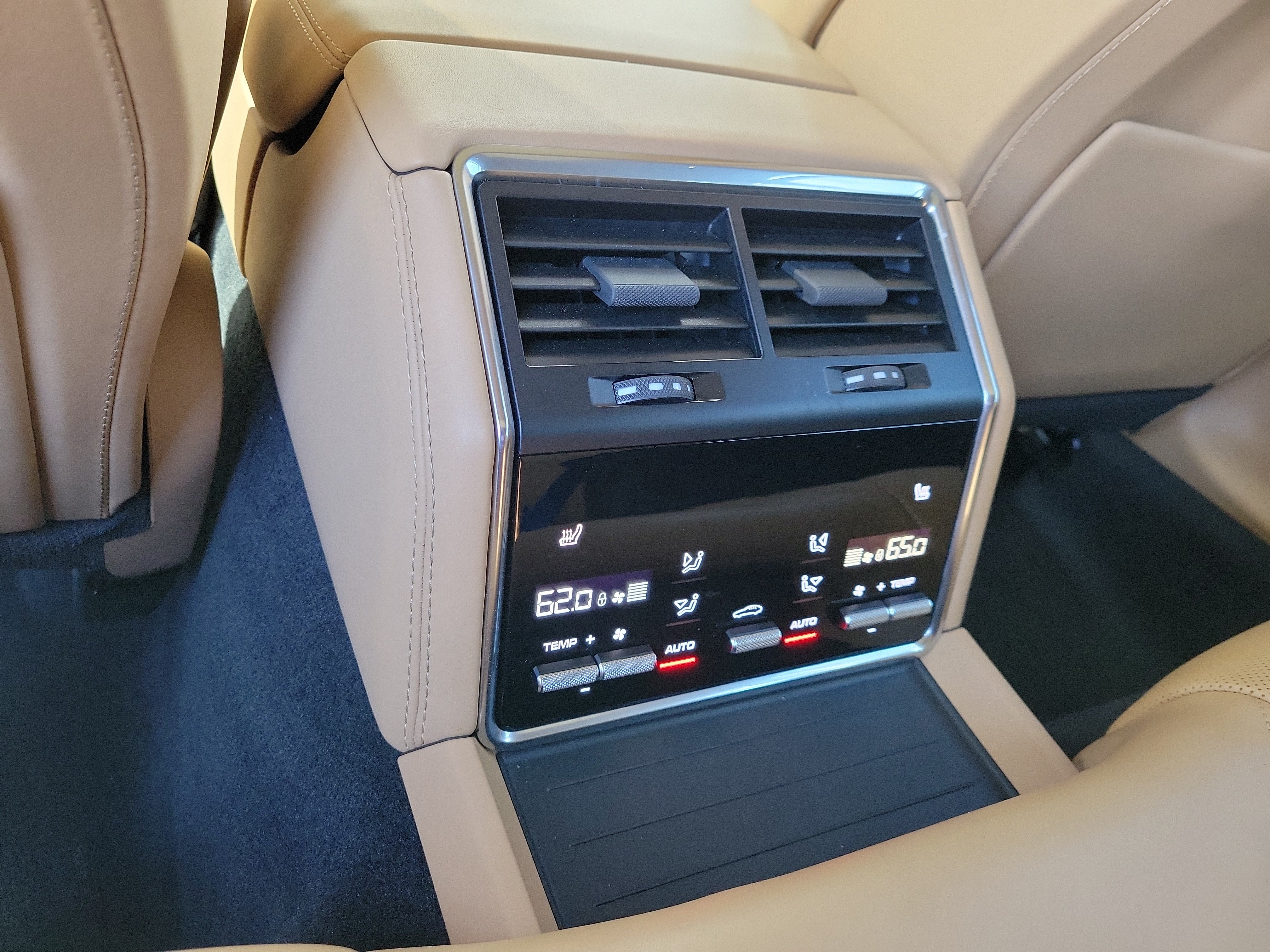 Used 2023 Porsche Panamera 4 AWD/4WD image 9
