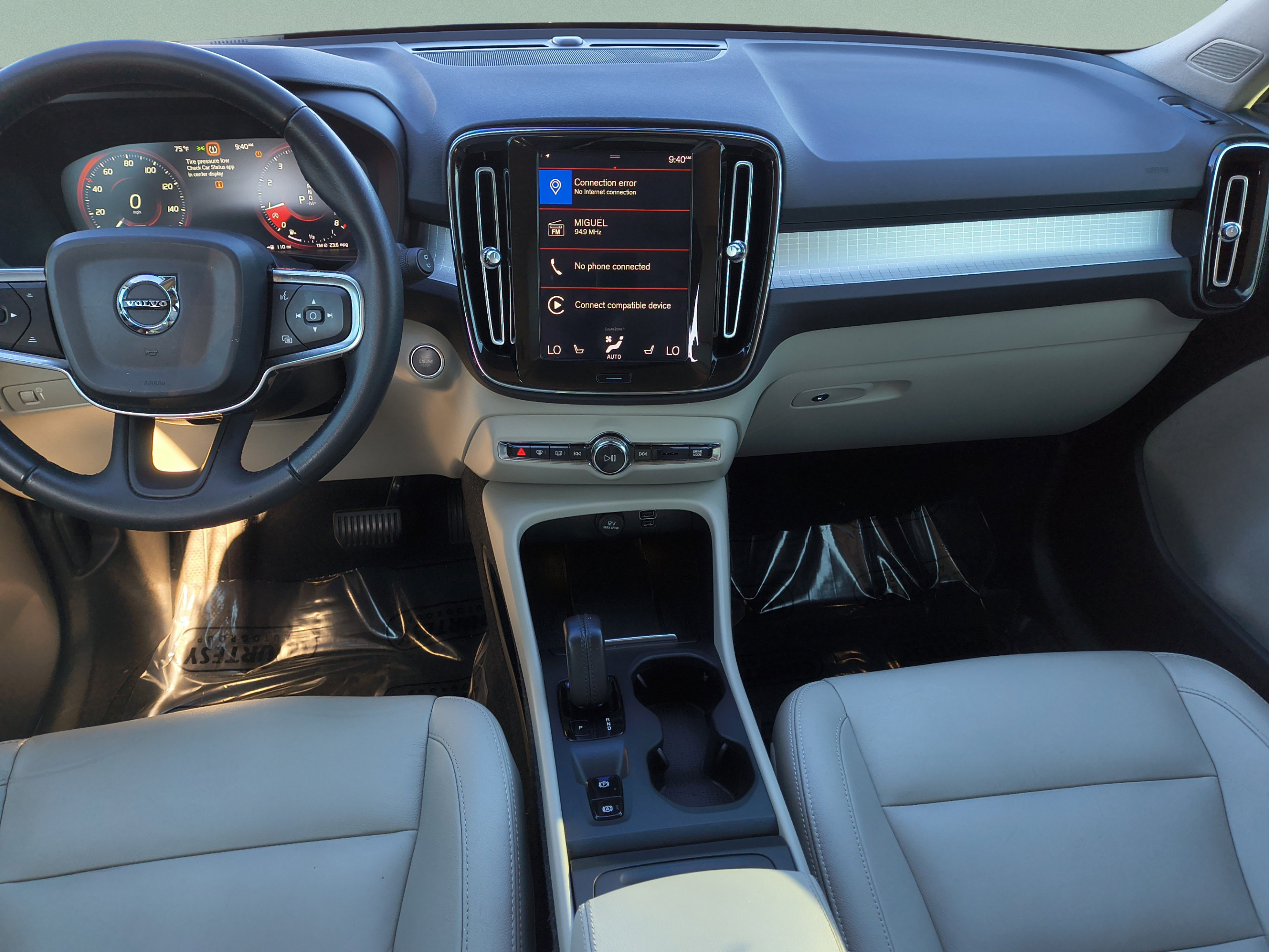 Used 2019 Volvo XC40 T4 Momentum FWD image 13
