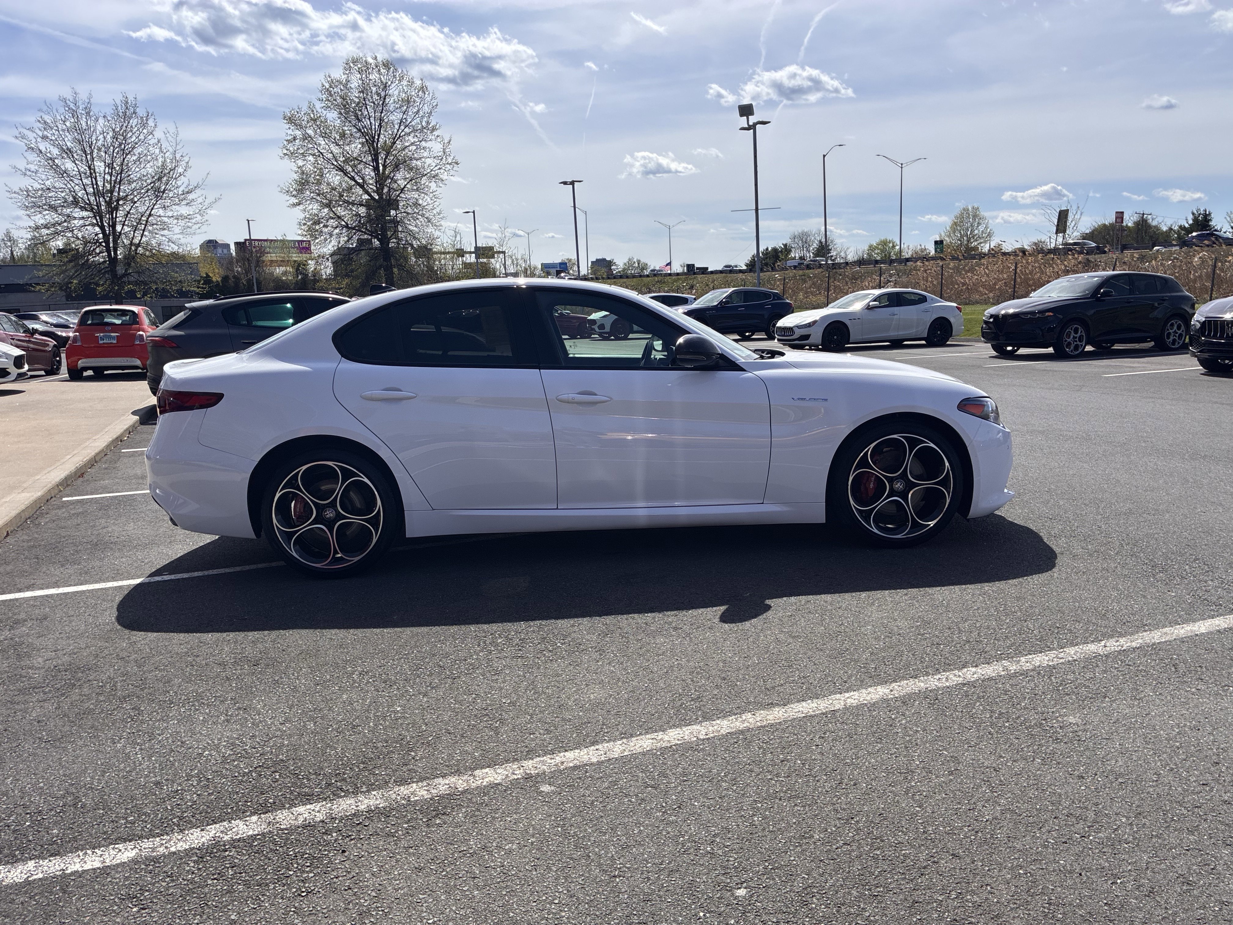 Used 2023 Alfa Romeo Giulia Veloce AWD/4WD image 5