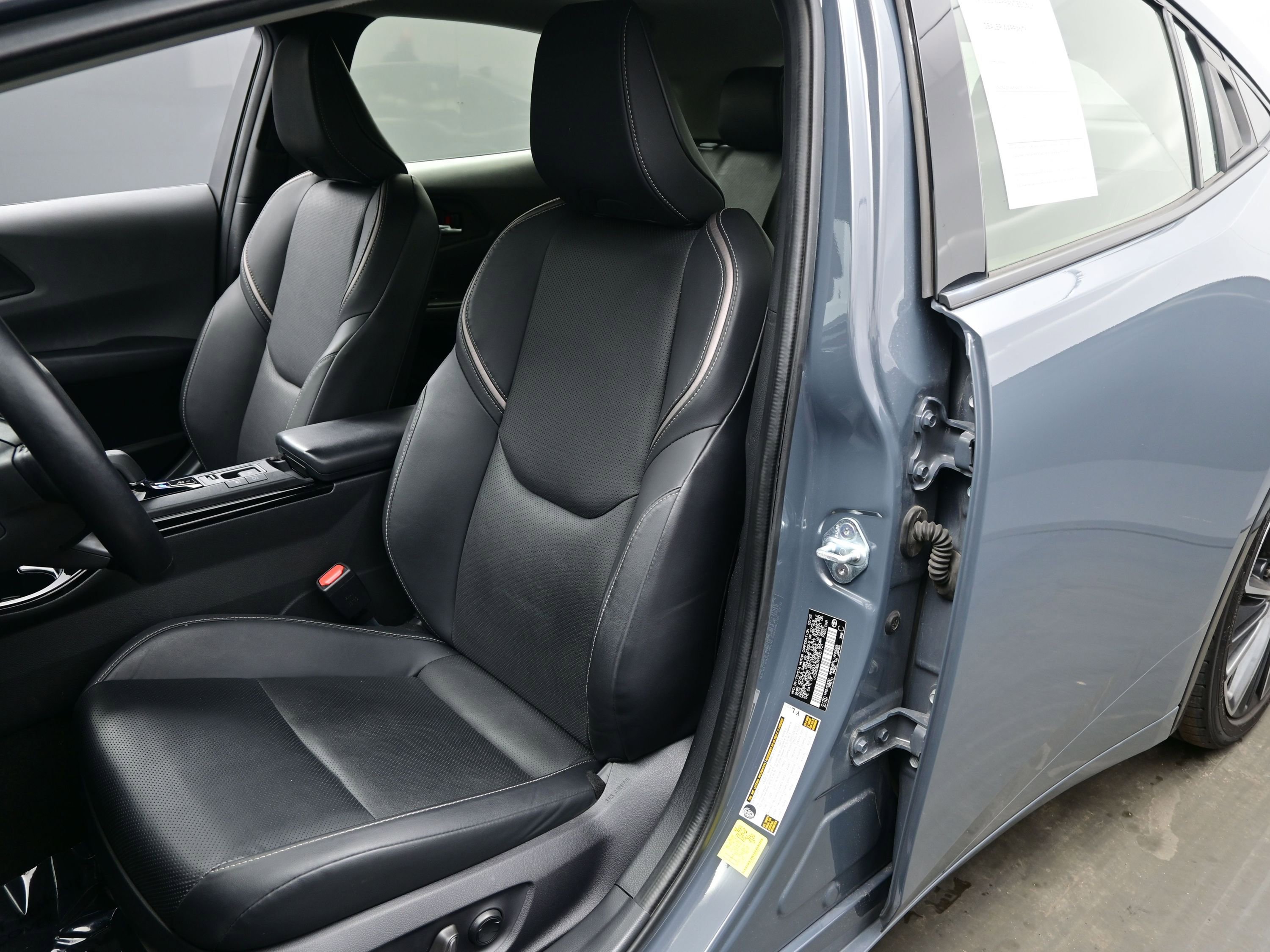 Used 2023 Toyota Prius XLE AWD/4WD image 12
