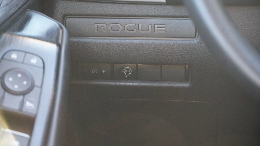Used 2023 Nissan Rogue S image 30