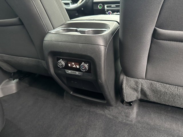 Used 2025 Chevrolet Traverse LT image 14