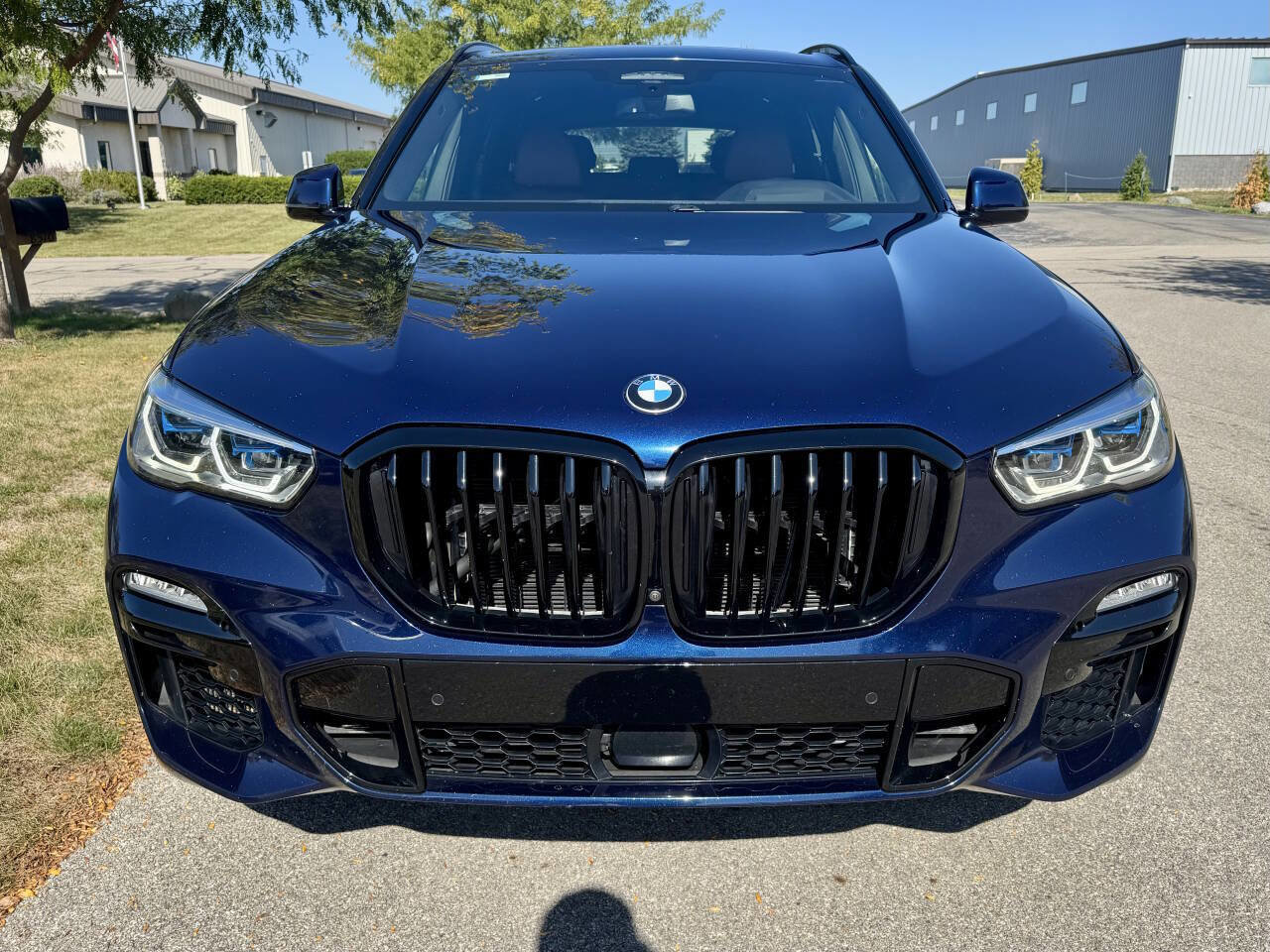 Used 2021 BMW X5 M50i w/ Executive Package image 3