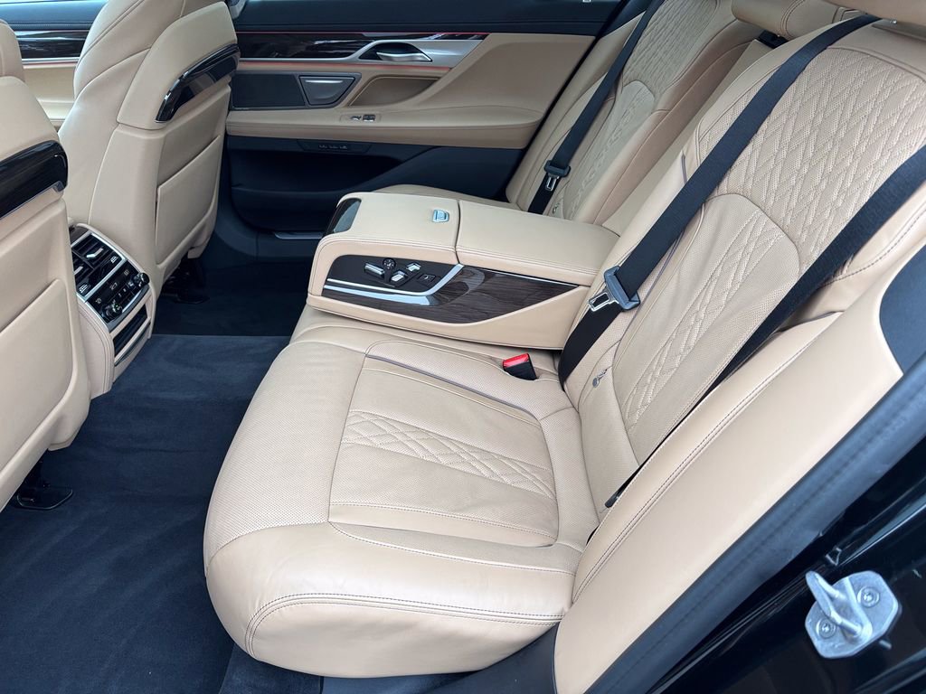 Certified 2022 BMW 750i xDrive w/ Executive Package image 55