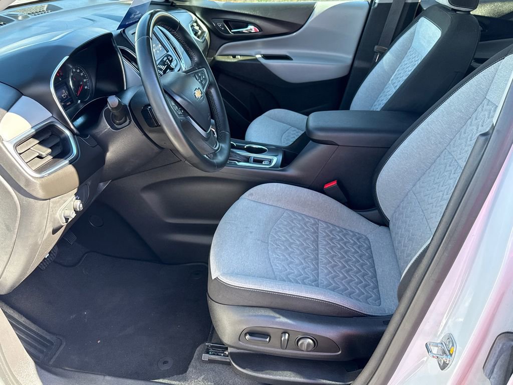 Used 2023 Chevrolet Equinox LT w/ Driver Convenience Package image 9