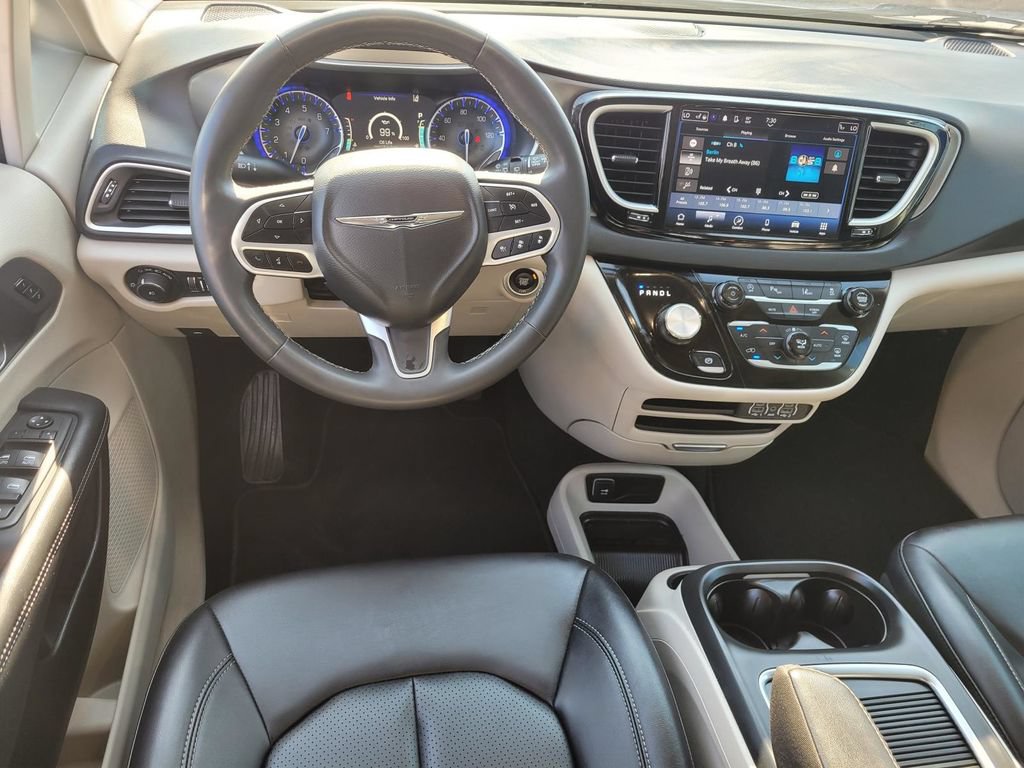 Used 2024 Chrysler Pacifica Touring-L FWD image 12