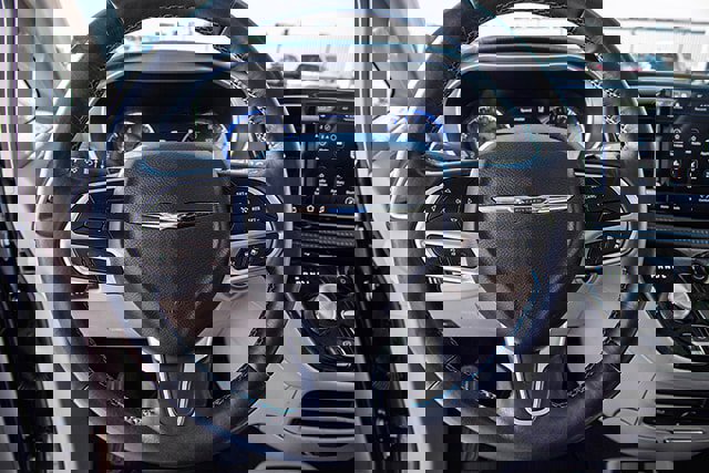 Used 2021 Chrysler Pacifica Touring-L w/ Uconnect Theater Family Group image 8