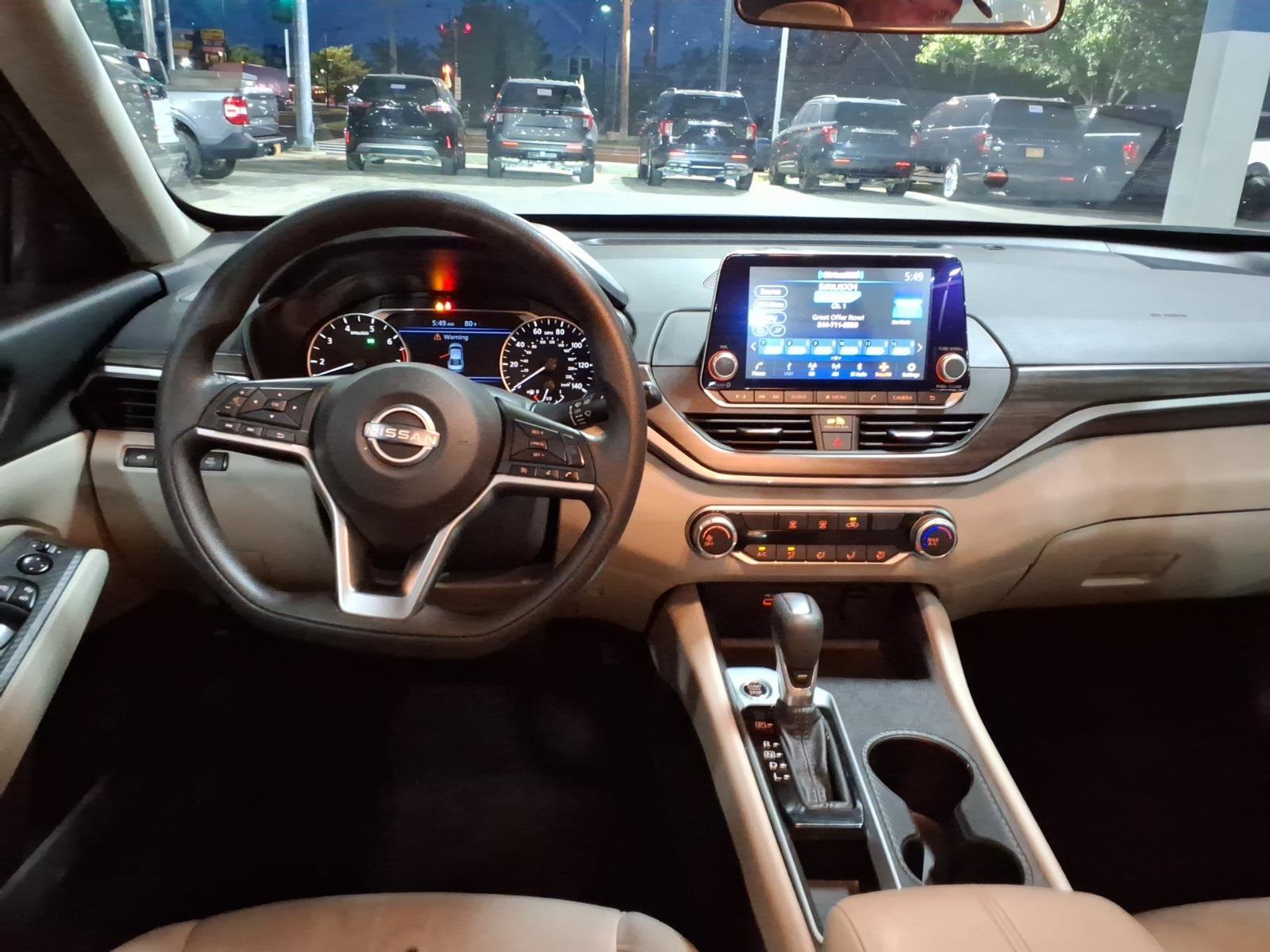 Used 2025 Nissan Altima 2.5 SV FWD image 12