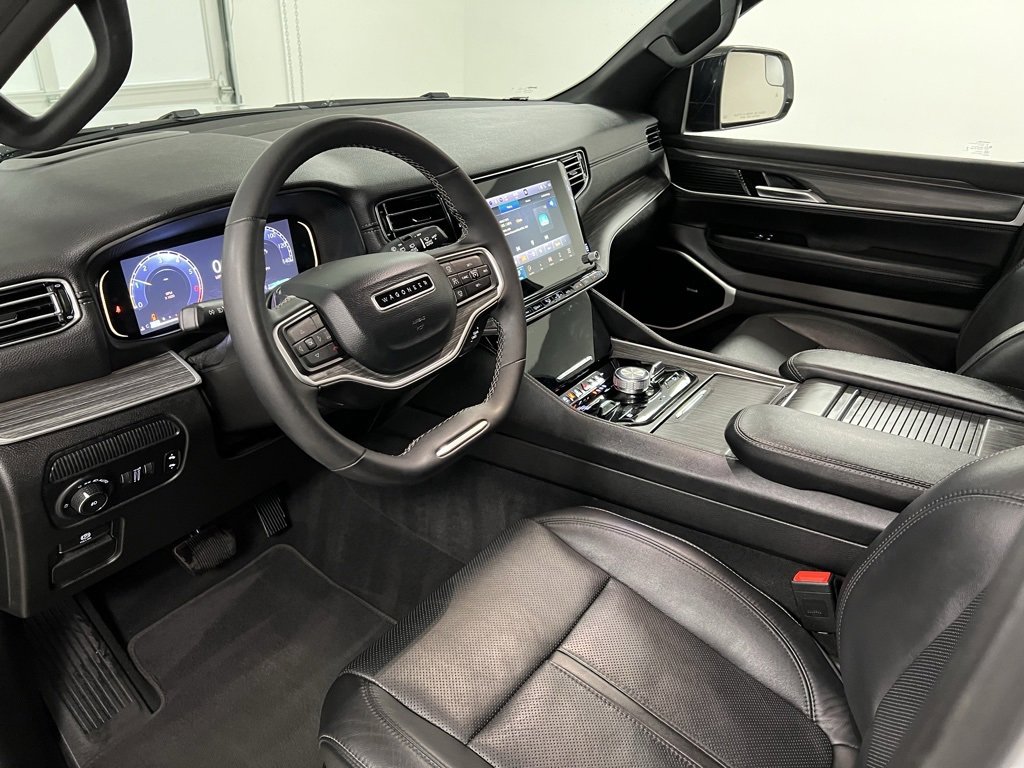 Used 2023 Jeep Wagoneer L Series III w/ Premium Group I image 26